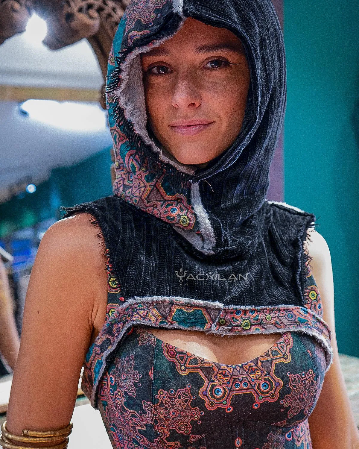 Crop Hood Sweater /  Ultra Polar Black Koala - ATLANTHEON
